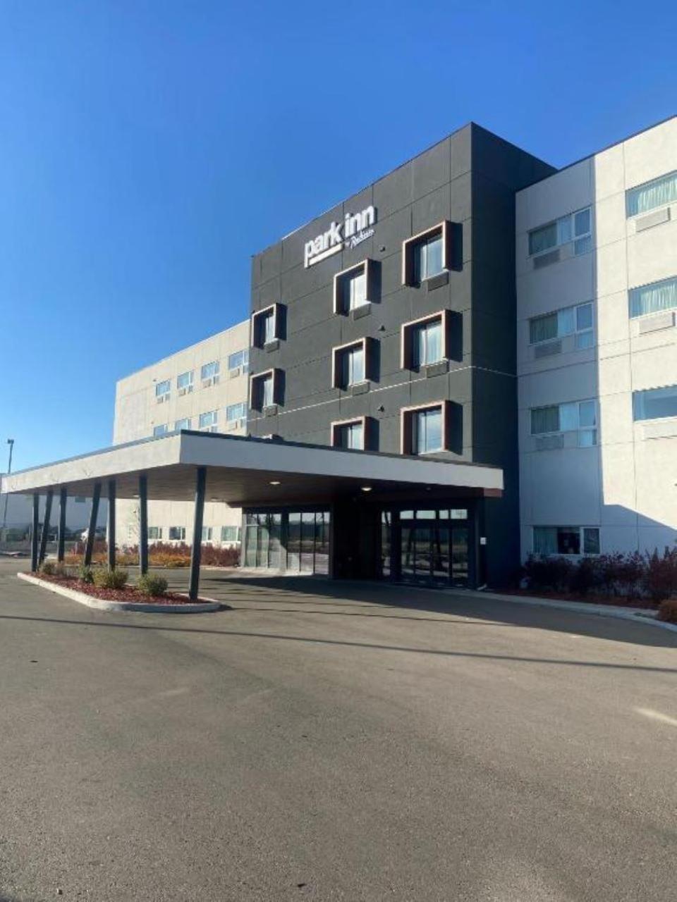 Park Inn By Radisson Edmonton Airport Leduc Εξωτερικό φωτογραφία